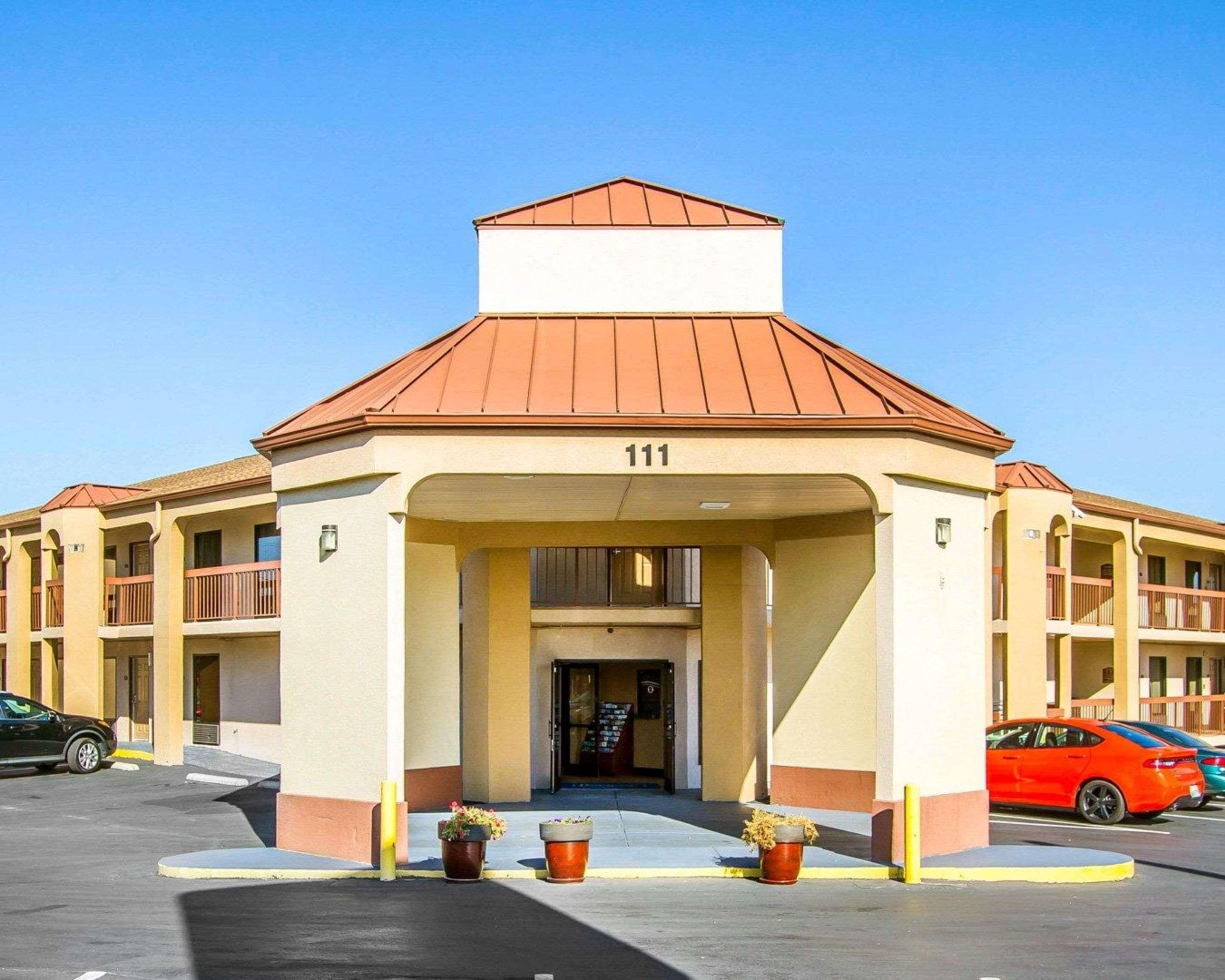 Rodeway Inn & Suites Clarksville Exterior foto