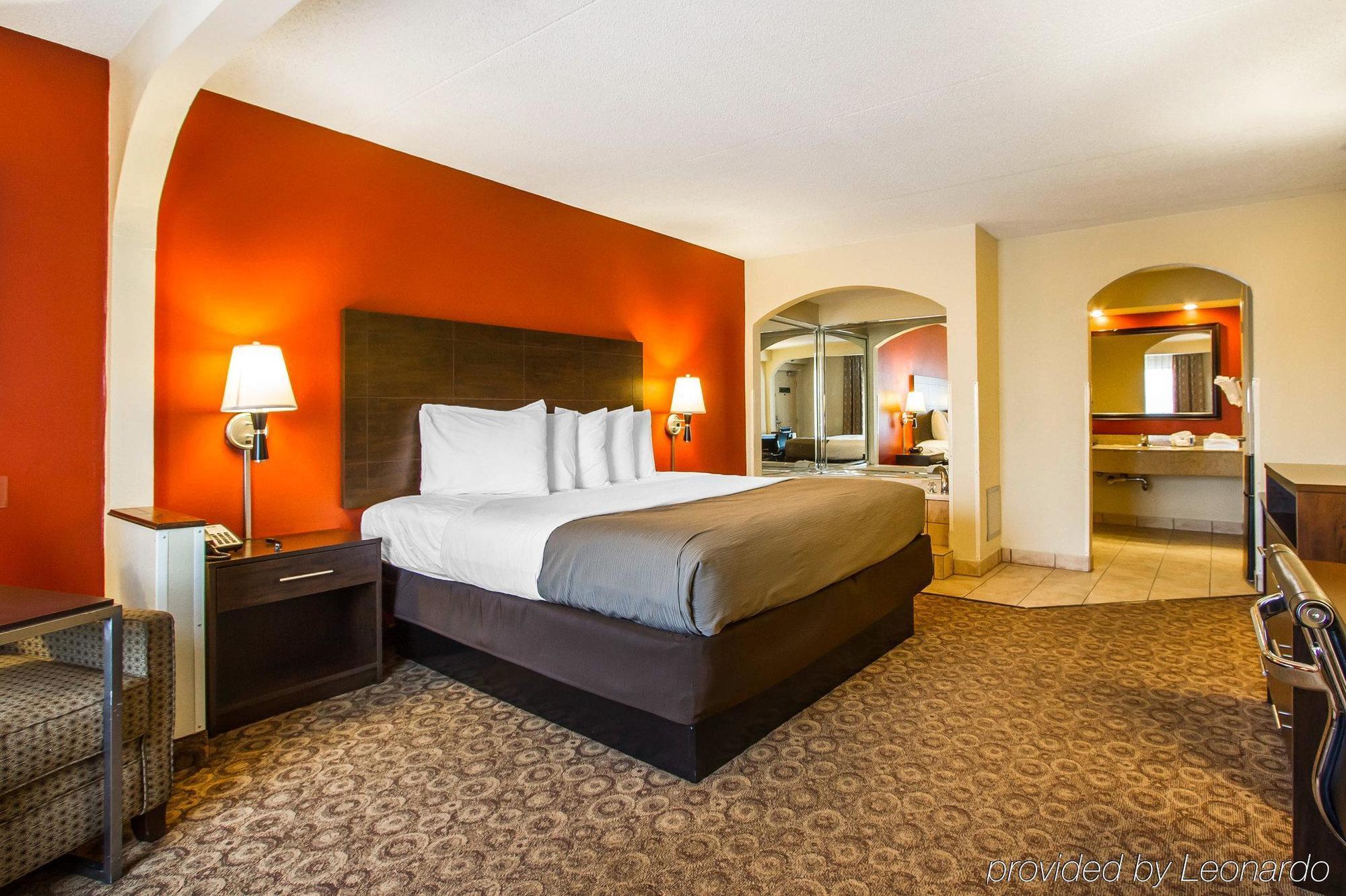 Rodeway Inn & Suites Clarksville Exterior foto