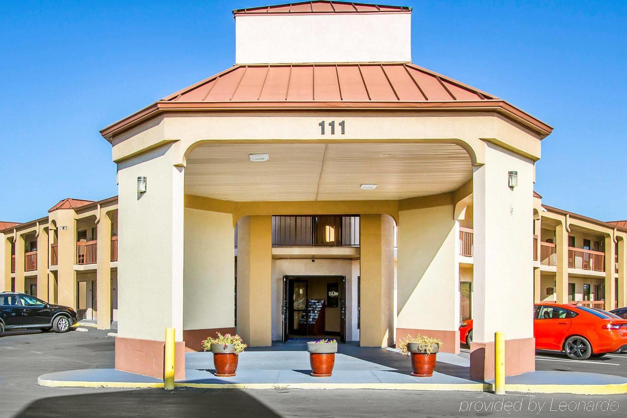 Rodeway Inn & Suites Clarksville Exterior foto
