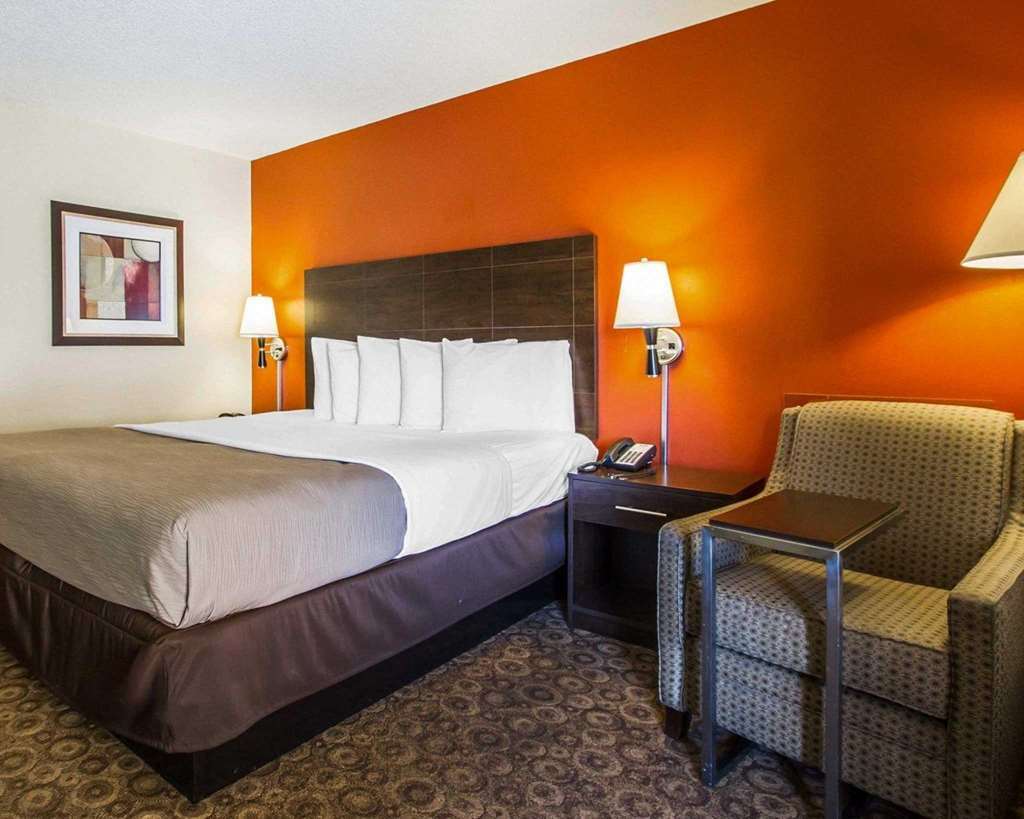 Rodeway Inn & Suites Clarksville Quarto foto