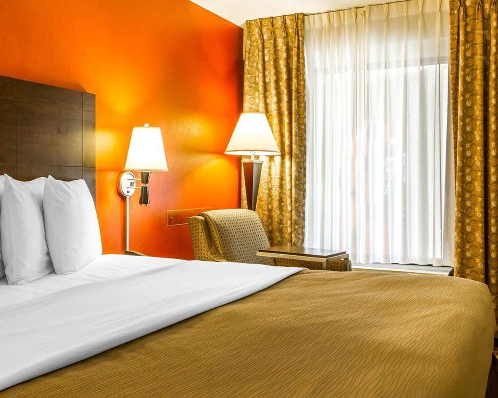 Rodeway Inn & Suites Clarksville Quarto foto